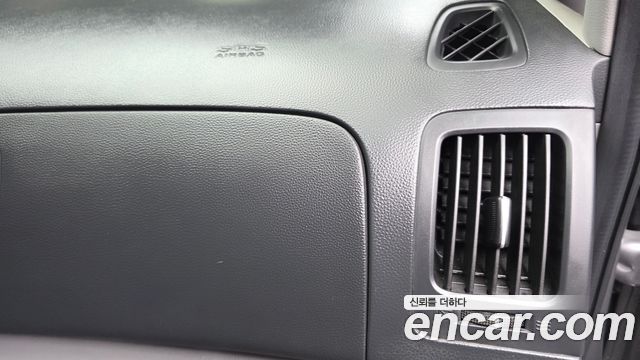 Hyundai Starex Van 3-Seater — photo 1 of 34