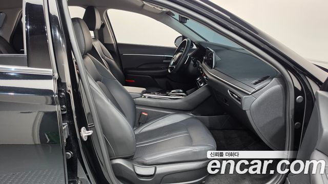 Hyundai Sonata 2.0 — photo 1 of 33