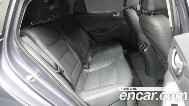 Hyundai Ioniq 1.6 Plug-in HEV — photo 1 of 39