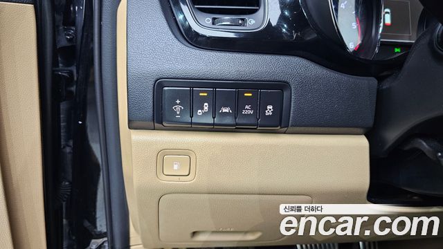 Kia Canival 9-seater Hi-Limousine — photo 1 of 20