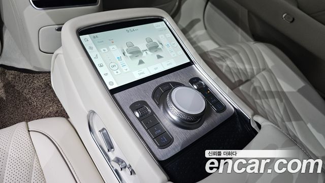 Genesis G90 Gasoline 3.5 Turbo AWD — photo 1 of 20