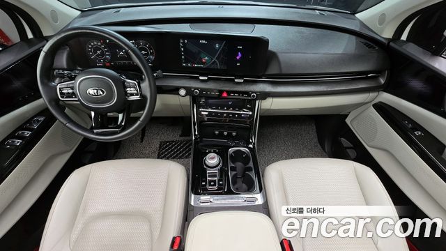 Kia Canival Diesel 9-Seater Signature — photo 1 of 20