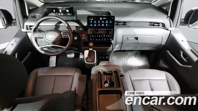 Hyundai Staria Tourer 9-Seater — photo 1 of 20