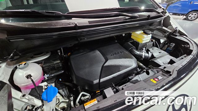 Hyundai Staria 4WD Lounge 9-Seater — photo 1 of 20