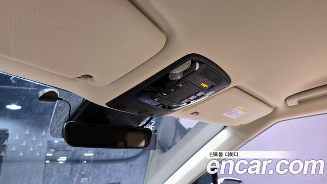 Kia Canival Diesel 9-Seater Signature — photo 1 of 20