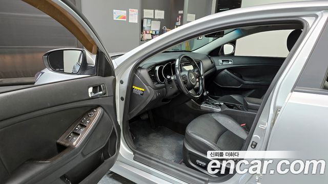 Kia K5 Luxury — photo 1 of 20
