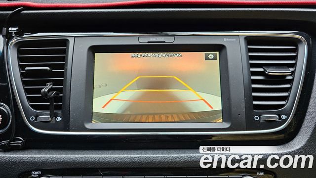 Kia Canival 9-seater Prestige — photo 1 of 20