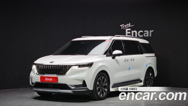 Kia Canival Diesel 7-Seater Signature — photo 1 of 20