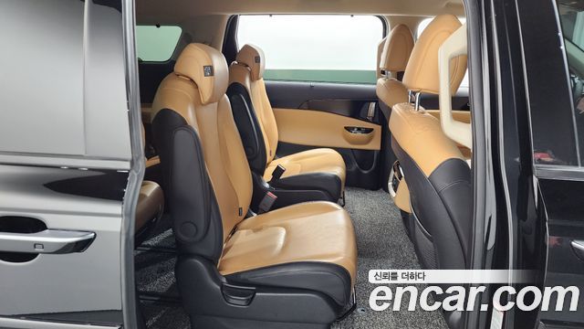 Kia Canival Diesel 9-Seater Noblesse — photo 1 of 20