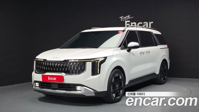 Kia Canival Diesel 9-Seater Prestige — photo 1 of 20