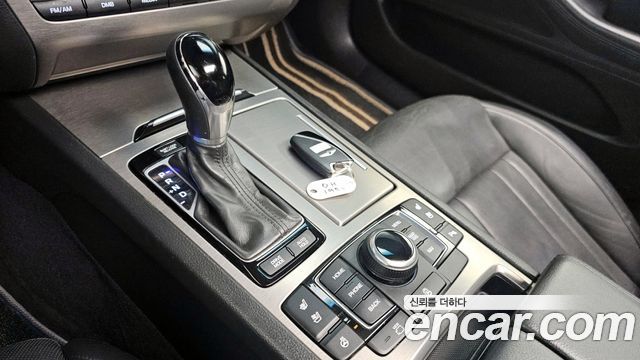 2015 Hyundai Genesis G380 Exclusive AWD, photograph 12
