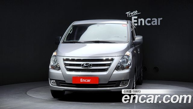 Hyundai Starex 12-Seater Wagon — photo 1 of 20