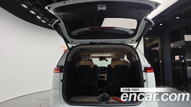 Kia Canival Diesel 9-Seater Noblesse — photo 1 of 20