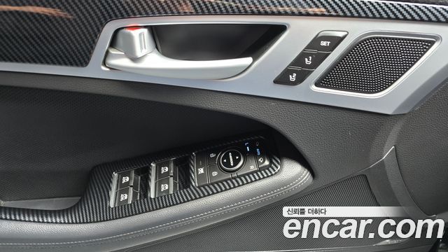 2014 Hyundai Genesis G330 Premium AWD, photograph 7