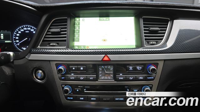 2014 Hyundai Genesis G330 Premium AWD, photograph 8
