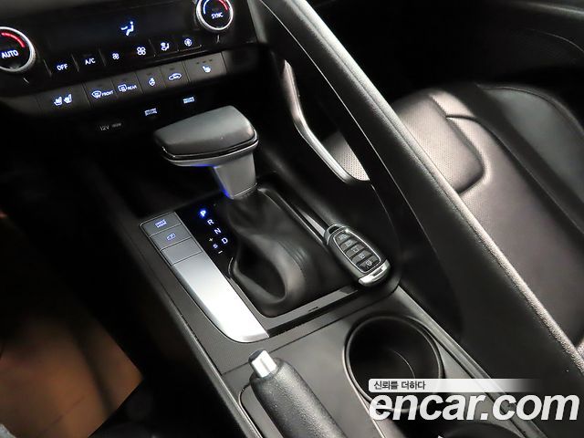 Hyundai AVANTE 1.6 — photo 1 of 20