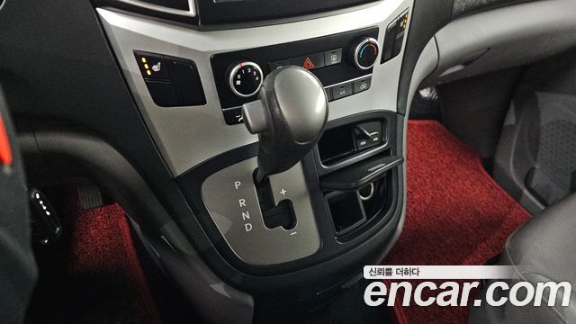Hyundai Starex 5-Seater VAN — photo 1 of 20