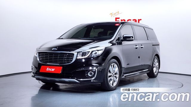 Kia Canival 9-seater Prestige — photo 1 of 20