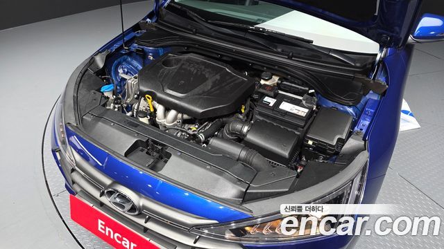 Hyundai AVANTE 1.6 LPi — photo 1 of 20