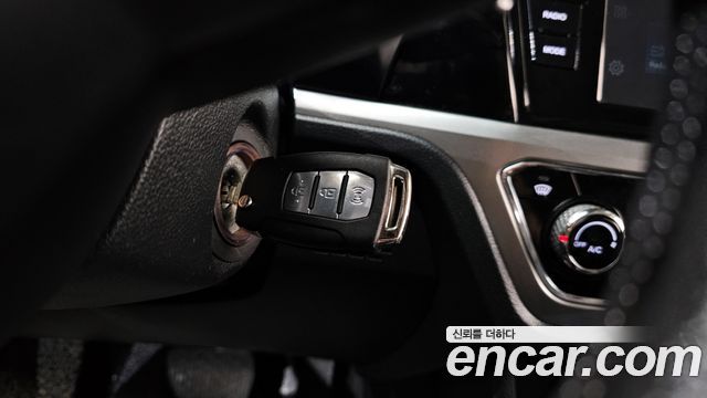 KG_Mobility_Ssangyong KORANDO Gasoline 1.5 2WD C5 — photo 1 of 20