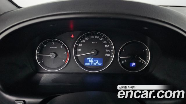 Hyundai Starex 5-Seater VAN — photo 1 of 20