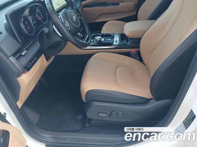 Kia Canival Diesel 9-Seater Noblesse — photo 1 of 17