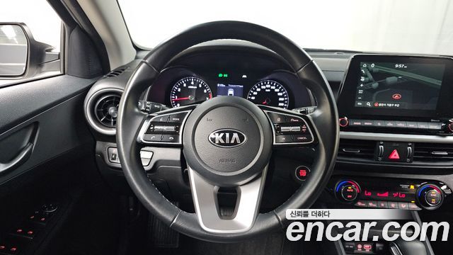 Kia K3 Standard — photo 1 of 30