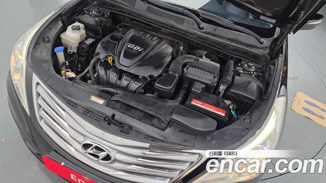 2011 Hyundai Grandeur HG240 Luxury, photograph 3