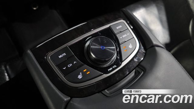 2011 Hyundai Grandeur HG240 Luxury, photograph 2