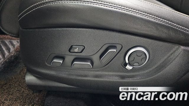 Genesis GV70 2.5T Gasoline 2WD — photo 1 of 36