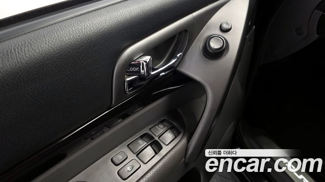 KG_Mobility_Ssangyong KORANDO 4WD Chateau 9-seater — photo 1 of 31