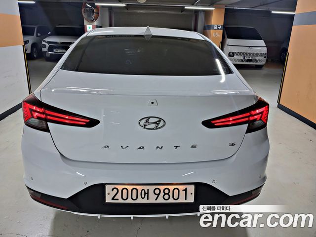 Hyundai AVANTE 1.6 — photo 1 of 17