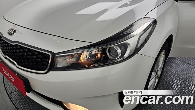 Kia K3 Deluxe — photo 1 of 30