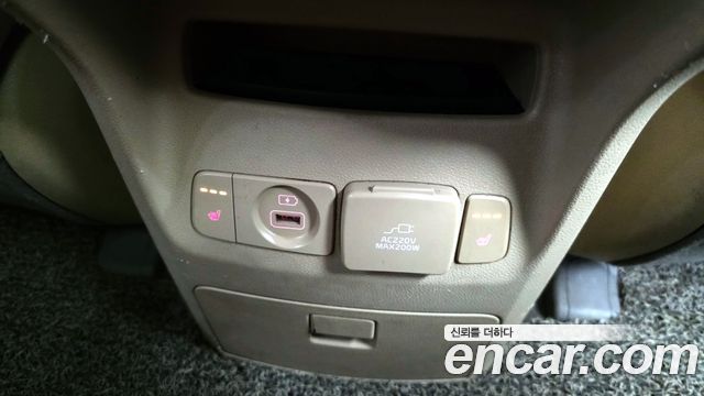 Kia Canival 9-seater Noblesse — photo 1 of 32