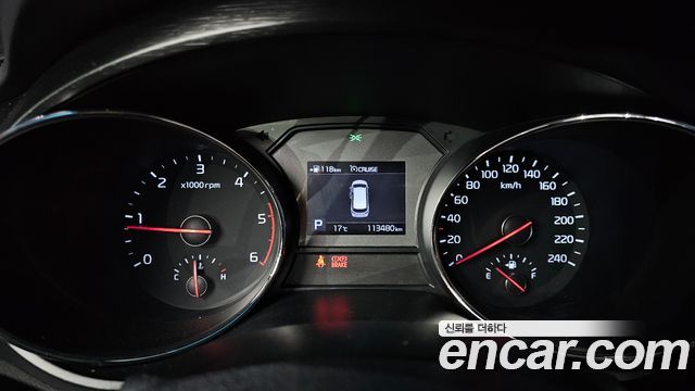 Kia Canival 9-Seater Luxury — photo 1 of 30