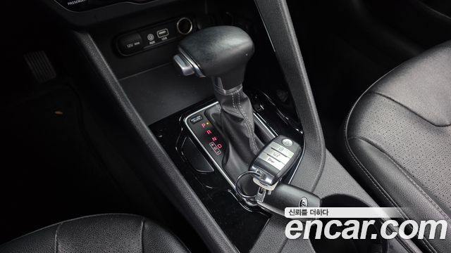 Kia Niro Prestige — photo 1 of 30