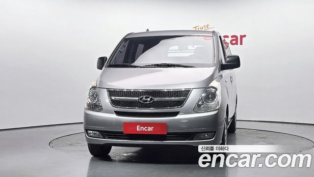 2013 Hyundai Starex 5-Seater VAN, photograph 5