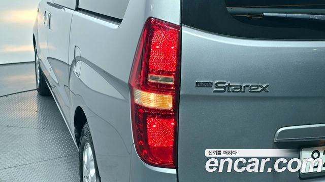 2013 Hyundai Starex 5-Seater VAN, photograph 7
