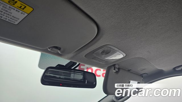 2013 Hyundai Starex 5-Seater VAN, photograph 6