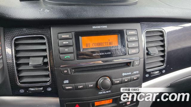 2012 KG_Mobility_Ssangyong KORANDO Chic 2WD, photograph 3
