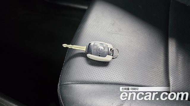 2012 KG_Mobility_Ssangyong KORANDO Chic 2WD, photograph 9