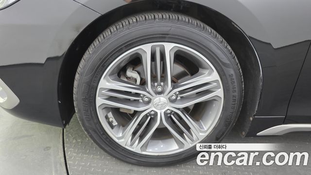 Hyundai Grandeur 3.0 LPi Exclusive (Rental Car) — photo 1 of 30