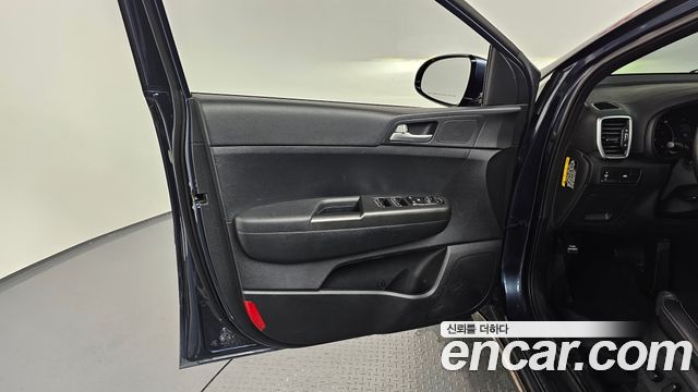 Kia Sportage Gasoline — photo 1 of 34