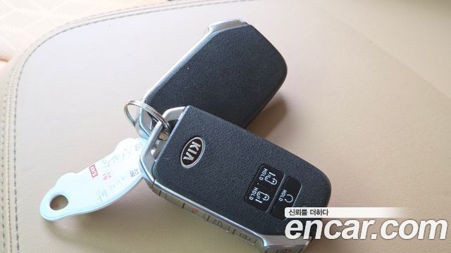 Kia Canival Diesel 9-Seater Noblesse — photo 1 of 34