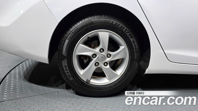 Hyundai AVANTE 1.6 GDi Smart — photo 1 of 30