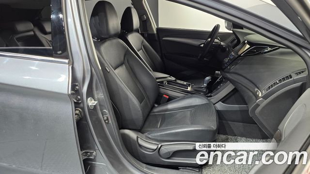 Hyundai i40 1.7 VGT — photo 1 of 30
