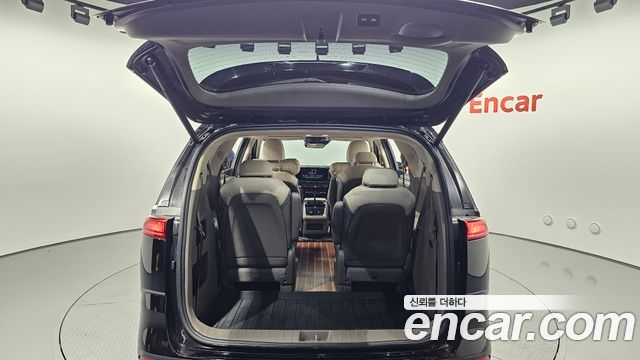Kia Canival Diesel 9-Seater Hi-Limousine(Special Vehicle) — photo 1 of 30