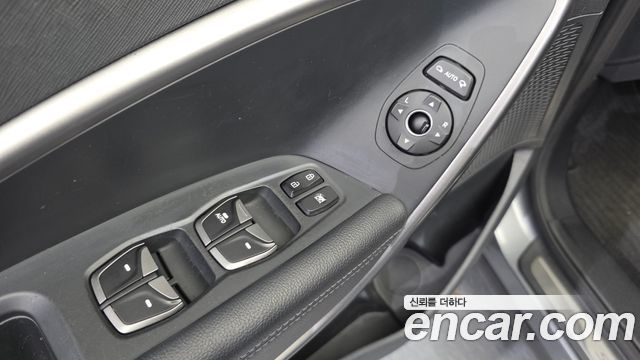 Hyundai Santafe Diesel(e-VGT) 2.0 2WD Premium — photo 1 of 31
