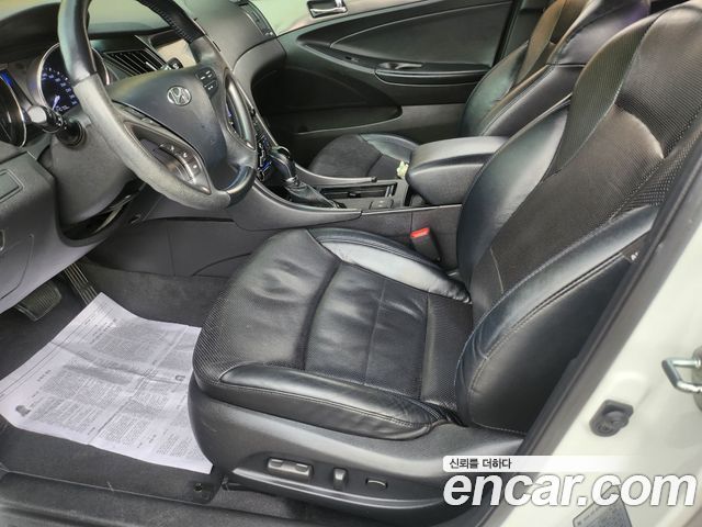 Hyundai Sonata 2.0 — photo 1 of 20