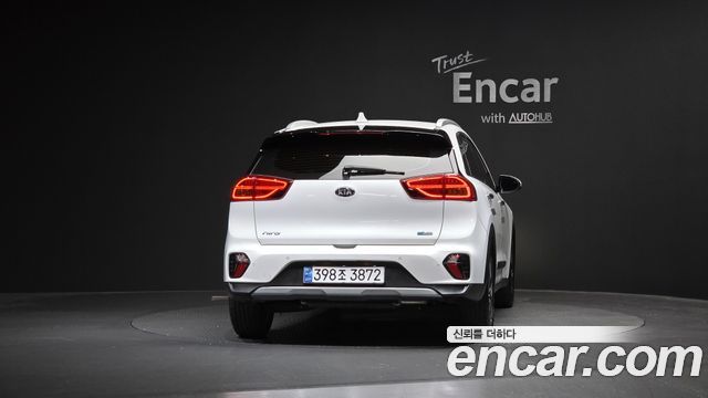 Kia Niro 1.6 HEV — photo 1 of 33